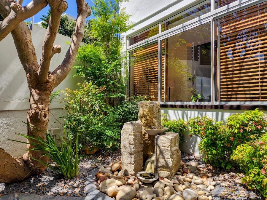 2 Bedroom Property for Sale in Sea Point Western Cape